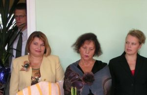 „Linelio“ direktorė Aldona Jakšienė (viduryje) sunerimusi dėl darželio ateities.