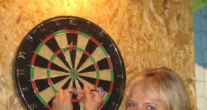 Medaliu „Nusipelnęs Rokiškio sportui“ apdovanota Rokiškio kaimiškosios seniūnijos seniūnė Dalia Janulienė. D.Zibolienės nuotr.