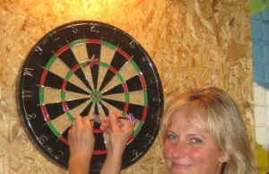 Medaliu „Nusipelnęs Rokiškio sportui“ apdovanota Rokiškio kaimiškosios seniūnijos seniūnė Dalia Janulienė. D.Zibolienės nuotr.