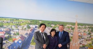 Rokiškyje – Japonijos ambasadorius Toyoei Shigeeda (kairėje) su žmona Michiko