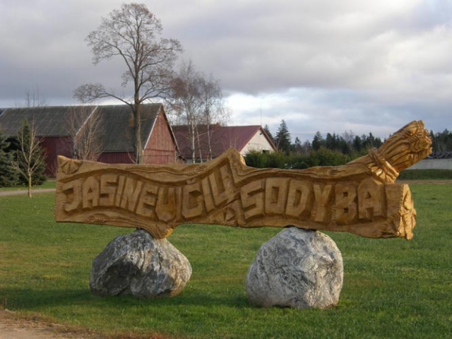 S.Jasinevičius: „Konkurso „Metų ūkis“ komisija mūsų ūkį šiemet pripažino geriausiu rajone.“ A.Minkevičienės nuotr.