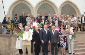 Jau tradicija tapo po šventinio posėdžio įsiamžinti prie Rokiškio dvaro. D