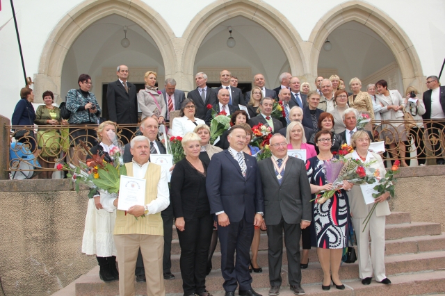 Jau tradicija tapo po šventinio posėdžio įsiamžinti prie Rokiškio dvaro. D Jau tradicija tapo po šventinio posėdžio įsiamžinti prie Rokiškio dvaro. D