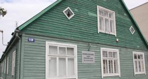 Nepriklausomybės a. 12-asis namas sugrąžintas  Švč. Nekaltosios Mergelės Marijos tarnaičių kongregacijai . N.Byčkovskio nuotr.