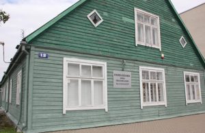 Nepriklausomybės a. 12-asis namas sugrąžintas  Švč. Nekaltosios Mergelės Marijos tarnaičių kongregacijai . N.Byčkovskio nuotr.