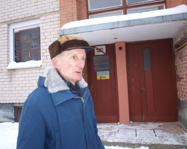 Jaunystės g. 11 A namo gyventojas Jonas Valskis sakė pritaręs kiemo apšvietimui