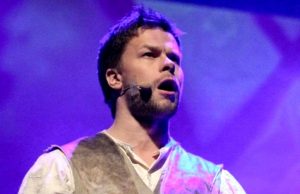 Miuzikle Tado Blindos personažą kuria dainuojantis aktorius Jokūbas Bareikis. Asmeninio archyvo nuotr.