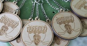 Juodupės „Juodupės“ klubo atributika.