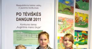 Augintinių piešėjos Gabija Seibutytė (iš kairės)