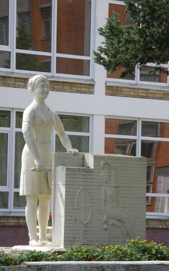 Juodupės darbininkų ir bedarbių simbolis. A.Raščiūrės nuotr. Juodupės darbininkų ir bedarbių simbolis. A.Raščiūrės nuotr.