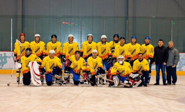 Juodupės ledo ritulininkai. Juodupės ledo ritulio klubo archyvo nuotr. Juodupės ledo ritulininkai. Juodupės ledo ritulio klubo archyvo nuotr.