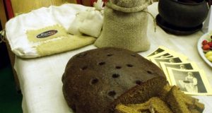 Ajerais kvepiančią duoną Jūratė Puslienė dovanoja tik naminės duonos skonį suprantantiems ir vertinantiems žmonėms. Jūratės duona puikiai išsilaiko mėnesį. A.Baltuškaitės nuotr.