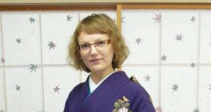 Japonijoje penktus metus studijuojanti obelietė Jurgita Polonskaitė rengia disertaciją apie šiuolaikinę japonų literatūrą. Per šventes ji pasipuošia tradiciniu japonių kimono. Asmeninio archyvo nuotr.