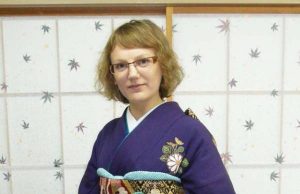 Japonijoje penktus metus studijuojanti obelietė Jurgita Polonskaitė rengia disertaciją apie šiuolaikinę japonų literatūrą. Per šventes ji pasipuošia tradiciniu japonių kimono. Asmeninio archyvo nuotr.