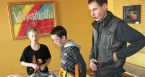 D.Muraška (dešinėje): „Esu numezgęs apie 20 šalikų.“ N.Byčkovskio nuotr.
