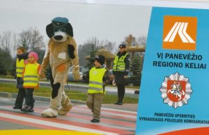 VĮ „Panevėžio regiono keliai“ ir Panevėžio apskrities vyriausiojo policijos komisariato 2012 m. sieninis kalendorius.