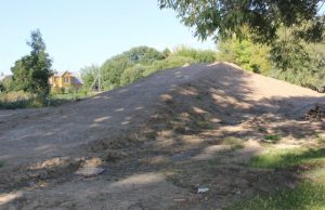 Supiltas slidinėjimo kalnelis toliau kelia aistras. D. Zibolienės nuotr.