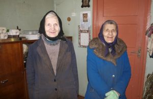 Senutės Bronė (kairėje) ir Stasė Balaišytės į valdiškus namus nenori