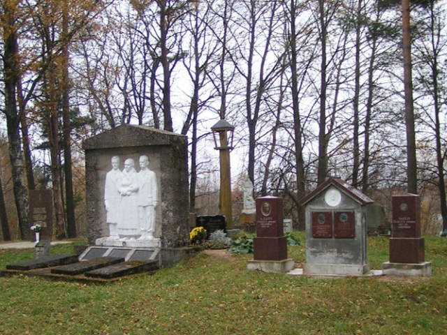 Nors žemės aplink Degučių kapines nupirktos ar parduotos