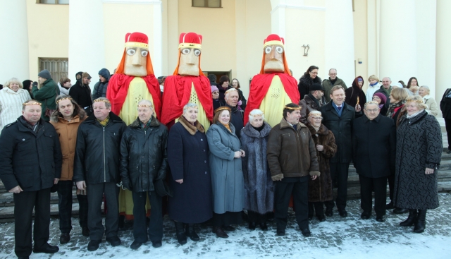 Dešimtą kartą vainikuoti liaudies meistrai. Martyno Ambrazo (ELTA) nuotr.