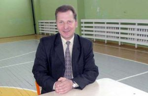 „Argi suolas nepatogus?“ - klausė Senamiesčio pradinės mokyklos direktorius Antanas Karbauskas. D.Zibolienės nuotr.