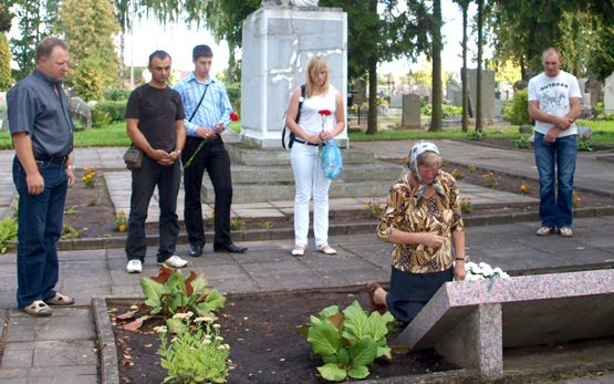 Iš Rusijos atvykusios N.Tulupovos susitikimą su tėvu stebėję žmonės vos galėjo sulaikyti ašaras.