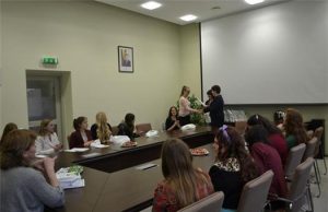 Juozo Tumo-Vaižganto gimnazistė – ligonių kasų viktorinos paskatinamosios premijos laimėtoja Nugalėtojų ir prizininkų apdovanojimas.