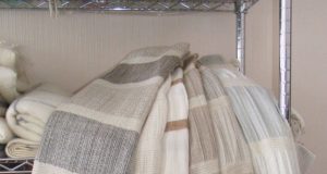 Puošnūs šalikai vertinantiems natūralias spalvas ir liną. A.Puteikytės nuotr.