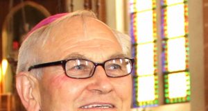 Vyskupas Jonas Kauneckas įsitikinęs: geriausia atsisveikinimo dovana mirusiajam – atsisveikinti su juo šv. Mišiose. Redakcijos archyvo nuotr.