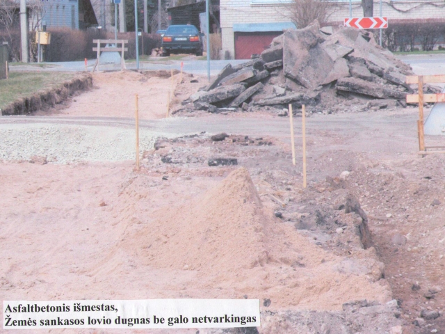Ši ir dar kelios rajono tarybos nariui A.Blažiui atsiųstos nuotraukos paskatino susidomėti Kauno gatvės rekonstrukcijos kokybe.