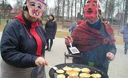 Kavoliškėnų Užgavėnės ir pagrindinis patiekalas - blynai. GR archyvo nuotr.