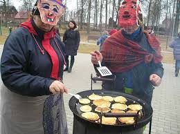 Kavoliškėnų Užgavėnės ir pagrindinis patiekalas - blynai. GR archyvo nuotr.