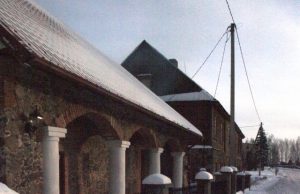 Savaitgalio pūga: kaimai užpustyti, moksleiviai nepasiekė mokyklų Kavoliškėnai skundėsi nevalytomis gyvenvietės gatvėmis ir užsnigtais šaligatviais. L.Dūdaitės nuotr.