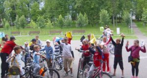 Atostogaujantys vaikai dalyvavo sveikatingumo šventėje. D.Janulienės nuotr.