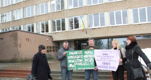 Kazliškio bendruomenės nariai Roma Kvedaravičienė (iš dešinės)