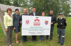 Aktyvūs Kazliškio kaimo bendruomenės nariai ir rajono policijos pareigūnai susibūrė į saugios kaimynystės grupę. PK archyvo nuotr.