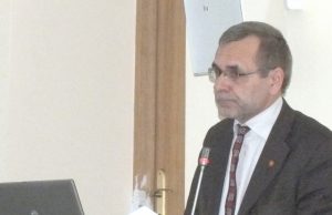 Ar atsisakyti tarybos nario algos