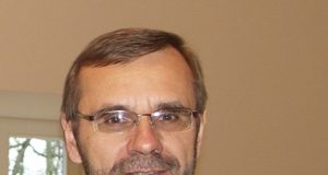UAB „Lelija“ Rokiškio filialo darbuotojai kreipėsi pagalbos į Seimo narį Algį Kazulėną. D.Zibolienės nuotr.