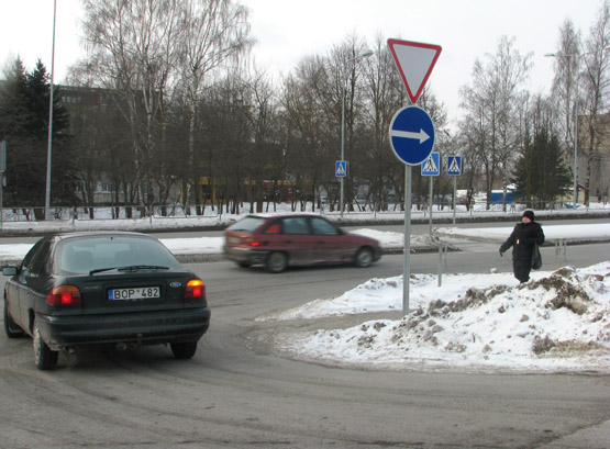 Ženklų painiava ne kartą sukėlė ginčų tarp vairuotojų Ženklų painiava ne kartą sukėlė ginčų tarp vairuotojų