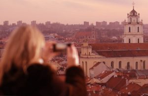 Praėjusiais metais Lietuvą į turizmui patraukliausių šalių dešimtuką trečiu numeriu įtraukė tarp viso pasaulio turistų populiarus kelionių gidas „Lonely Planet“.
