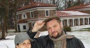 Asta ir Ligitas Keraičiai parodai nutapė bendrą paveikslą. D.Zibolienės nuotr.