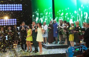 „Geriausio socialinio darbuotojo rinkimai“ finaliniame renginyje dalyvavo Rokiškio socialinės paramos centro vyriausioji socialinė darbuotoja Diana Kietienė (ketvirta iš kairės).