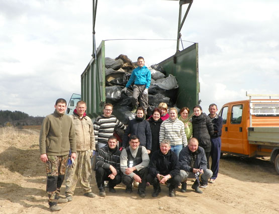 Per 5 val. talkininkai pririnko 24 kub. m šiukšlių. G.Kilkutės nuotr.