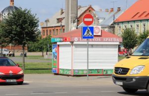 Kai kurie rokiškėnai pasigenda miesto centre uždaryto spaudos kiosko. N. Byčkovskio nuotr.