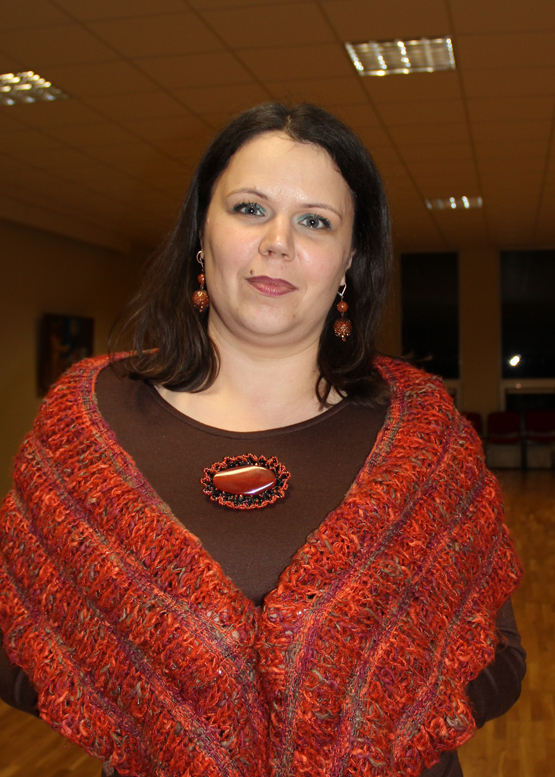 Kultūros centro direktorės pavaduotoja Vaiva Kirstukienė kviečia visus norinčius registruotis į stovyklas. D.Zibolienės nuotr.