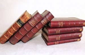 Rokiškio dvarui – netikėta dovana Kraštietis A.Jočys išsaugojo ir Rokiškio krašto muziejui padovanojo grafų Pšezdzieckių bibliotekos knygų. Rokiškio krašto muziejaus archyvo nuotr.