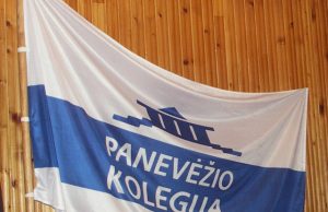 Kolegija: pirmakursių šiemet daugiau Panevėžio kolegijos vėliava. Redakcijos archyvo nuotr.