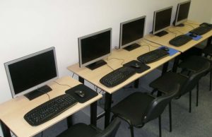 Norintieji kviečiami į nemokamus kompiuterio pradžiamokslio kursus. N.Byčkovskio nuotr.