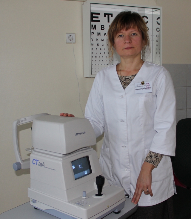 Rokiškio pirminės asmens sveikatos priežiūros centro darbuotoja D.Kondratenkienė kviečia pacientus dažniau lankytis ligų prevencijos kabinete ir domėtis siūlomomis prevencinėmis programomis.  D.Zibolienės nuotr.