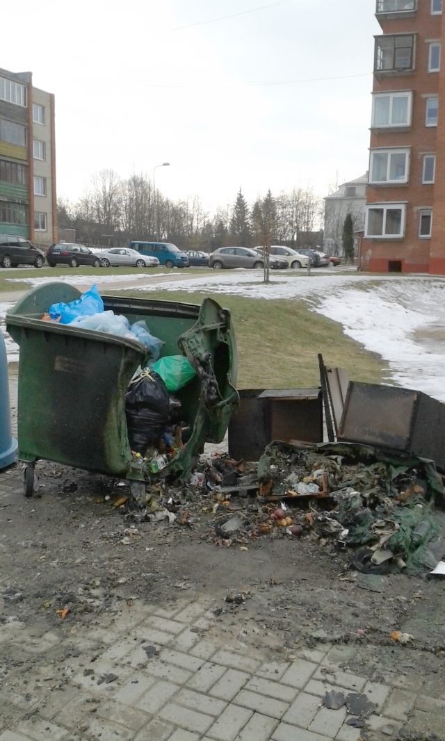 Sudegęs konteineris.